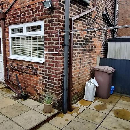 Villa Victorian Semi Detached House Behind The High Street Newton-le-Willows Exterior foto